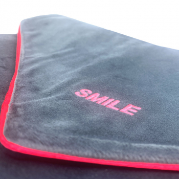 Sorbet Island, Velvet Envelope Bag, Unterarm Clutch grau, Stickerei neon pink Smile,, detail