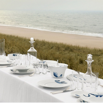 Hering Porcelain Oceano style at the water and sand