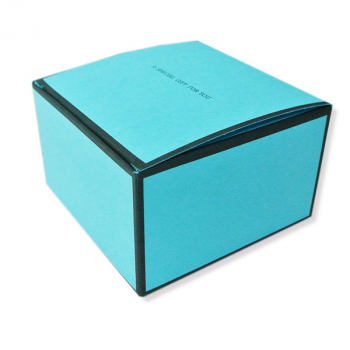 A-SPECIAL-GIFT-FOR-YOU Faltbox Material Karotn Aufdruck schwarzem “a special gift for you” Farbe türkis mit schwarzem Rand Größe B 10 cm • L 10 cm • H 6 cm
