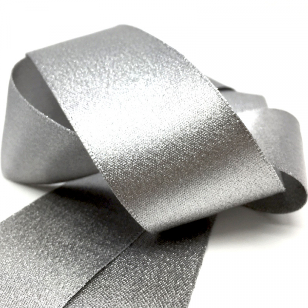 Geschenkband,  metallischer Glanz in silber, detail, 38 mm